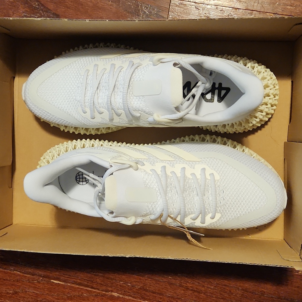 NEW! ADIDAS SNEAKER. 4DFWD 2. Size 9.5